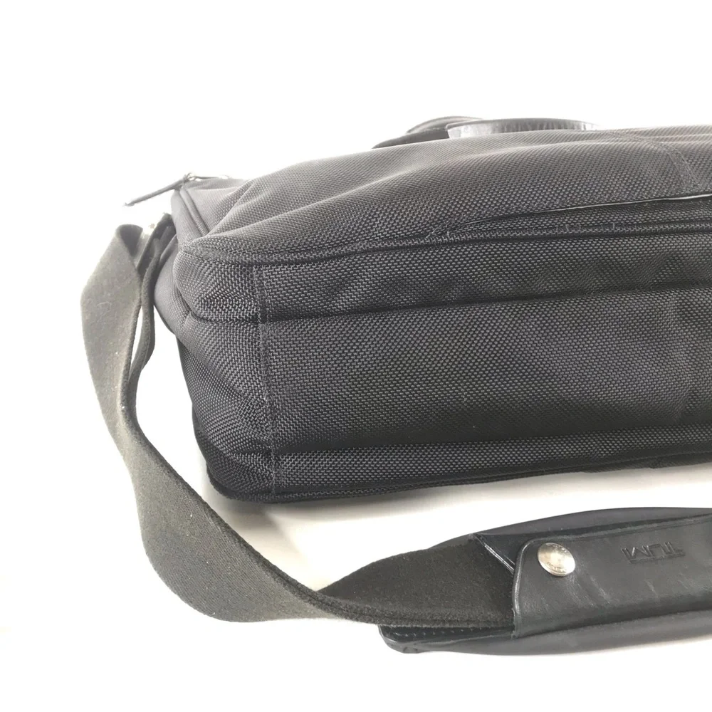 TUMI BLACK LEATHER NYLON BRIEF CASE LAPTOP COMPUTER MESSENGER CROSSBODY BAG